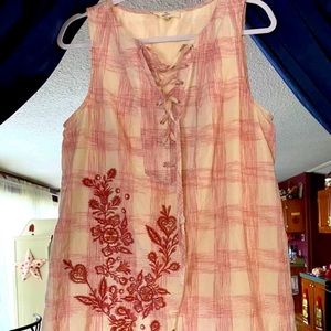 Plaid dress with pattern